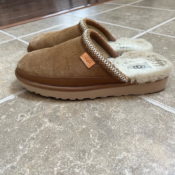 Worn but good condition Ugg Tasman slip ons - Picture 2 of 4